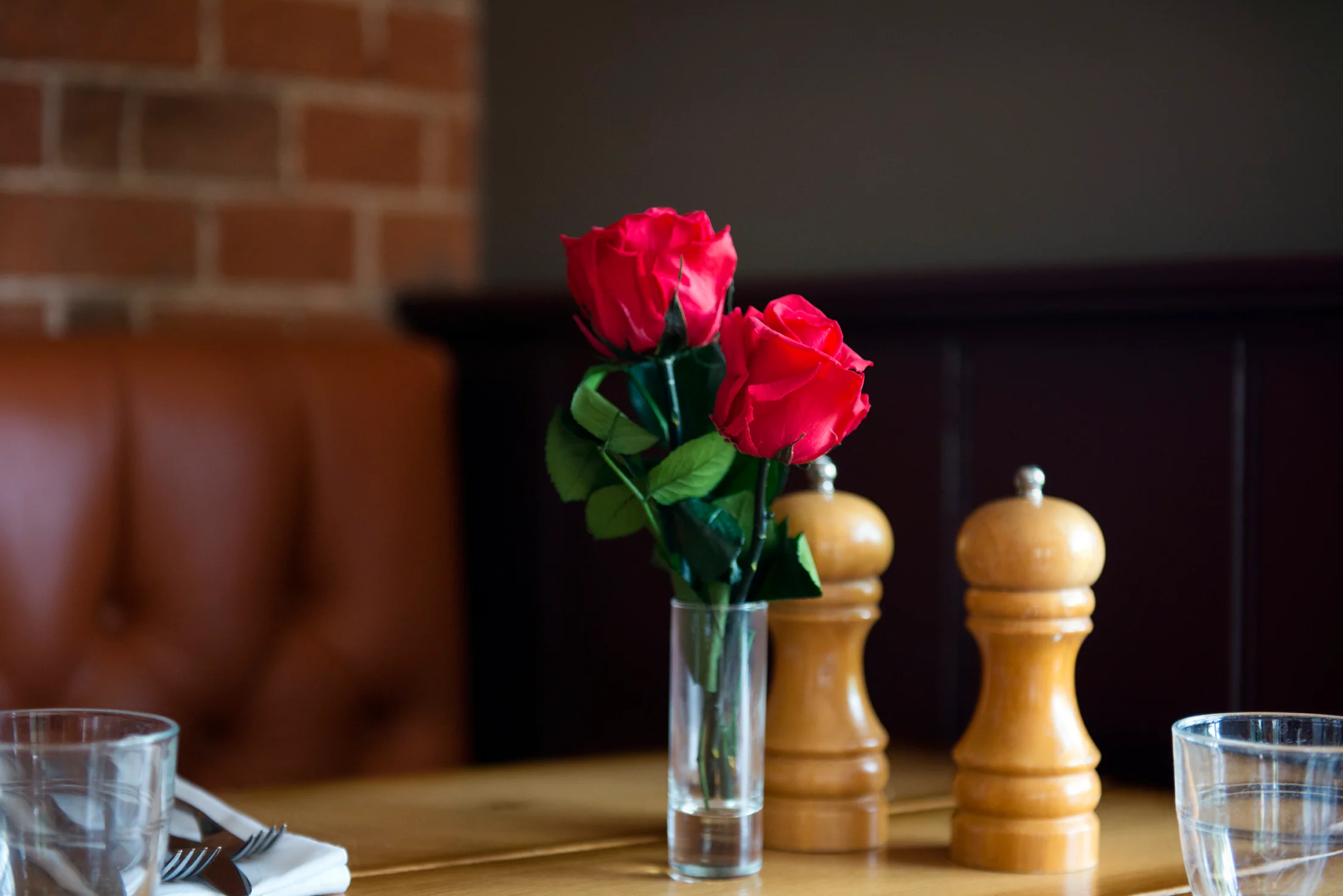 Double Magic Rose in sample vase - Image 3