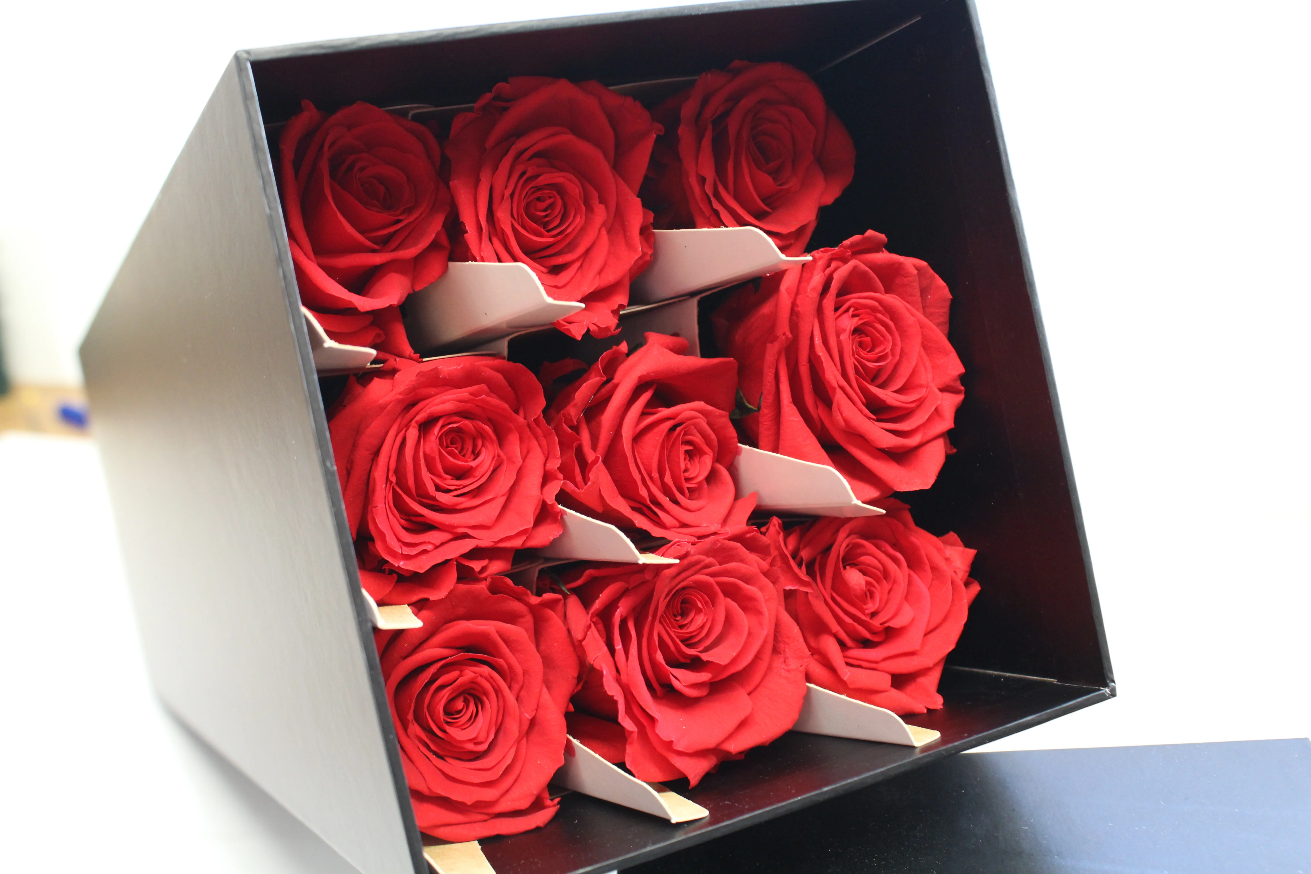 9 Premium Roses In Gift Box - Image 5